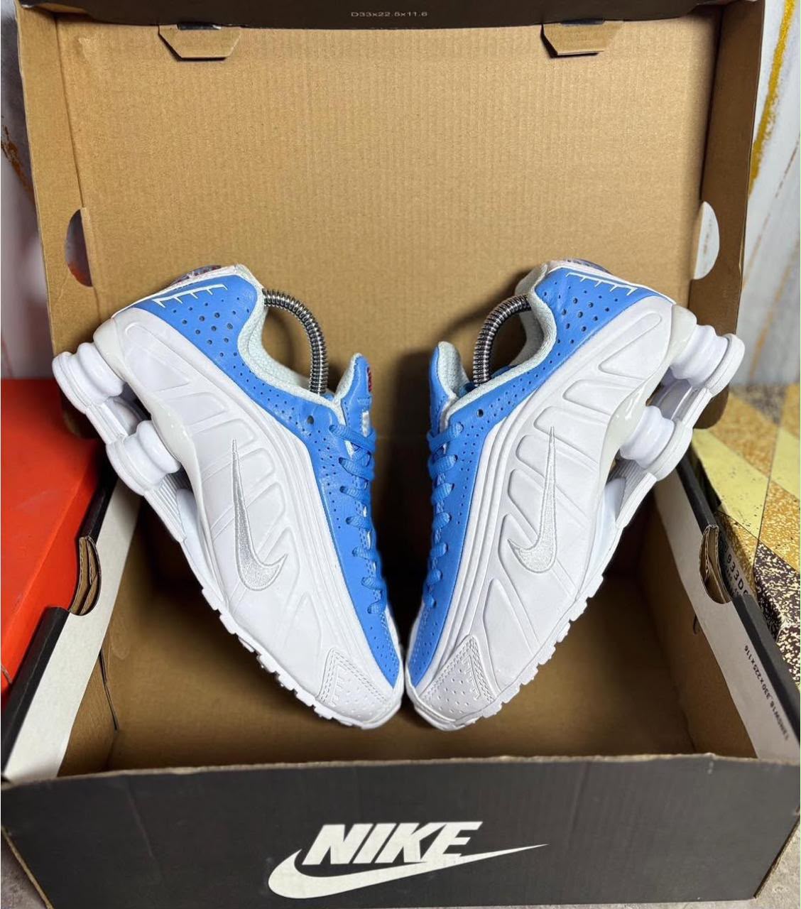 NIKE SHOX.