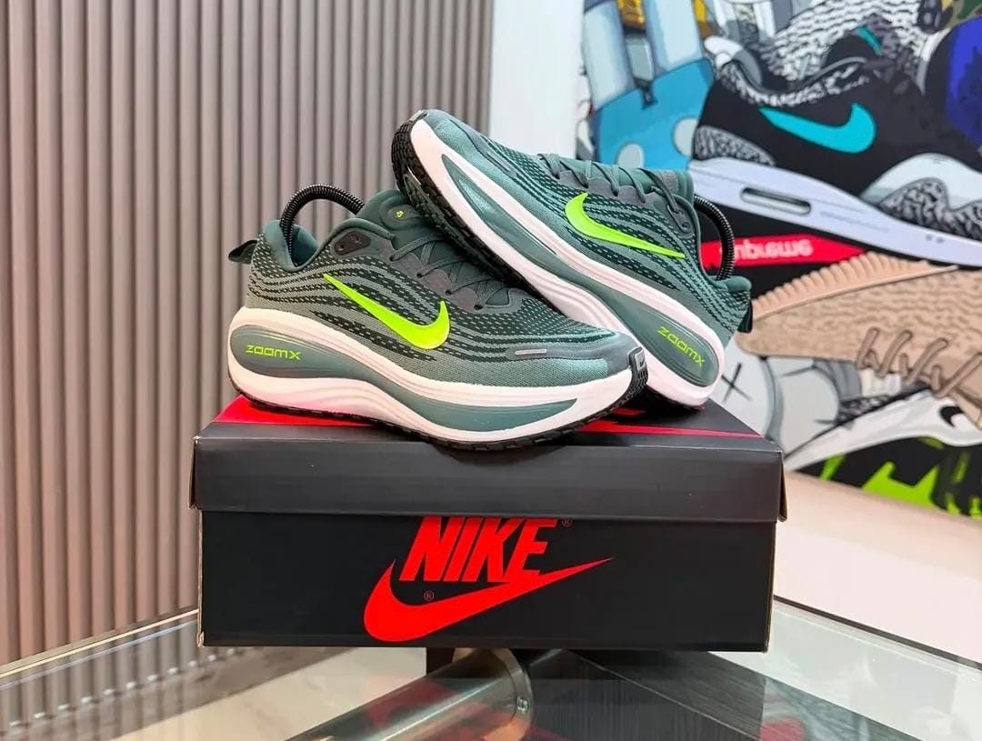 NIKE VOMERO