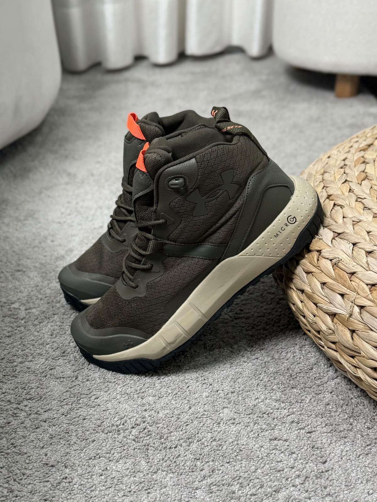 BOTA  UNDER MICRO G