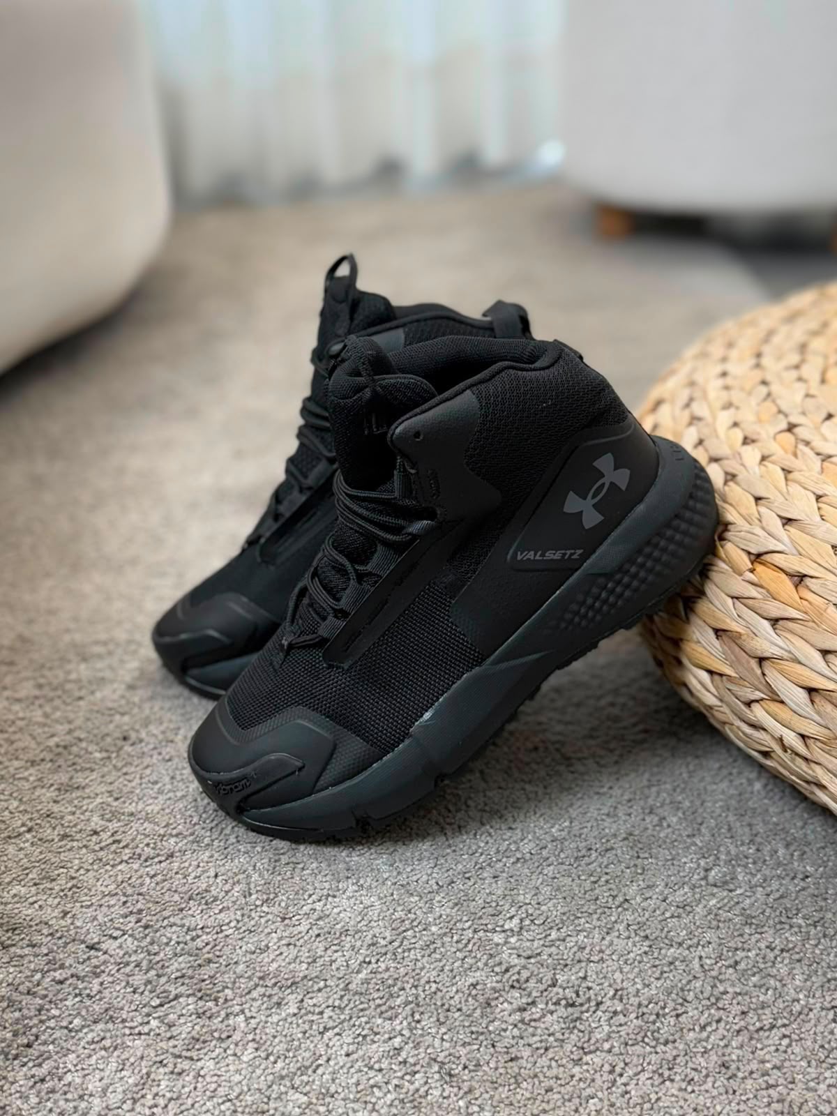 BOTA  UNDER MICRO G