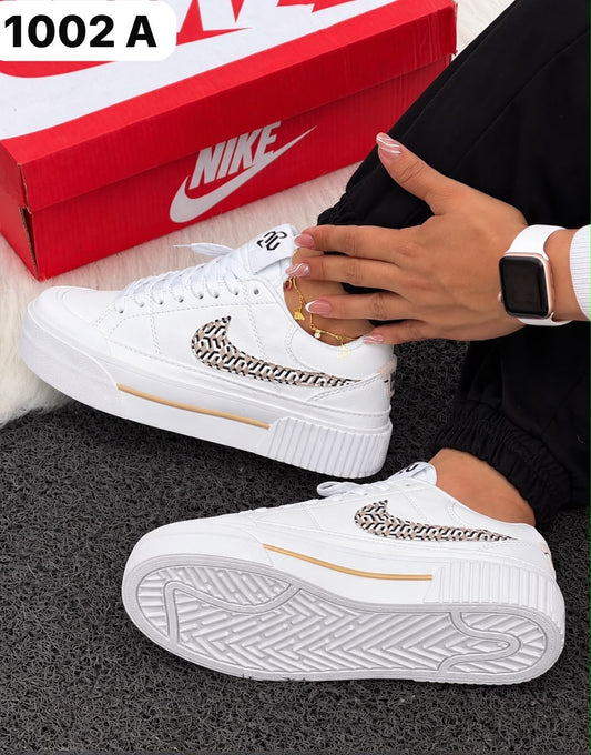 NIKE